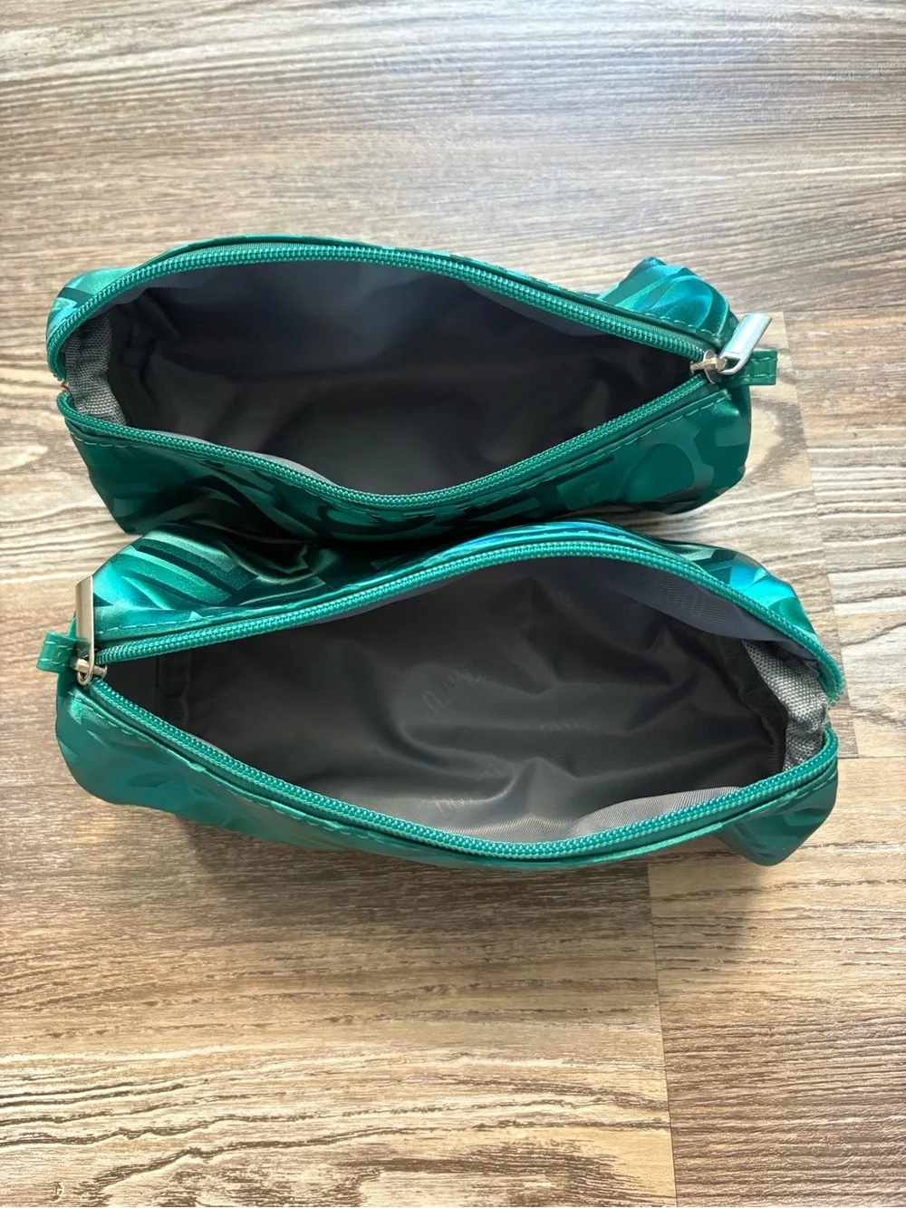 BOYATU Green Travel Makeup Bag NWT